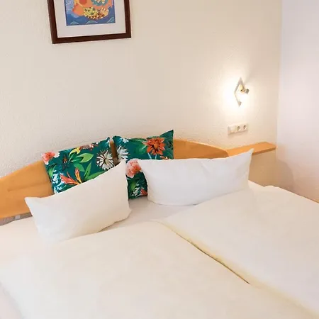 Gaestehaus Maeder Am Hafen Vakantiehuis Uhldingen-Mühlhofen